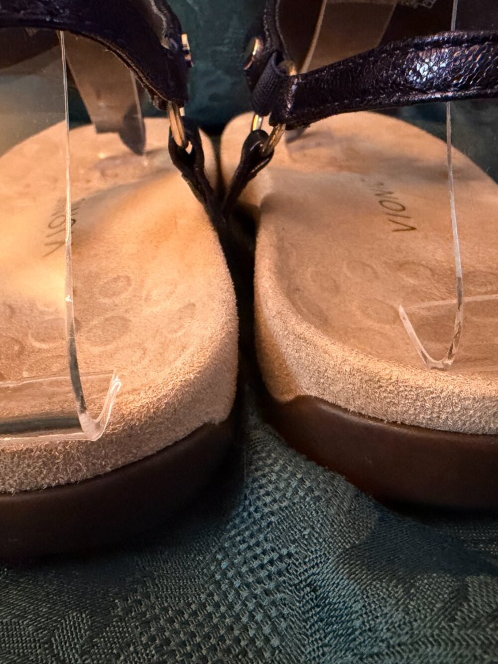 Vionic Kirra Leather Thong Sandals, Purple Metallic Sz 8.5 - Picture 2 of 12